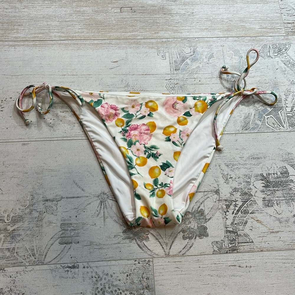 Victorias Secret White Lemon and Peony Floral Print Bikini Bottoms